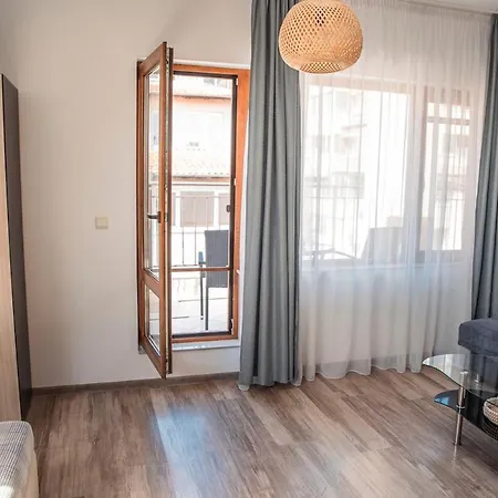 Breeze Atelier Апартаменты *