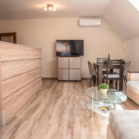 Breeze Atelier Apartment